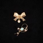 523443 Brooches